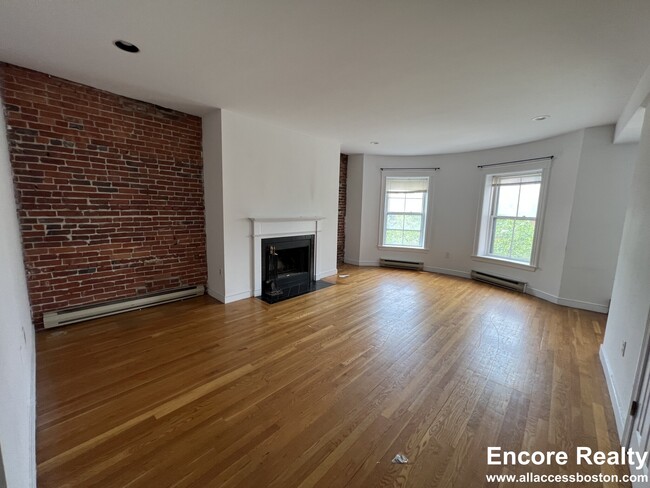 Building Photo - 1746 Washington St