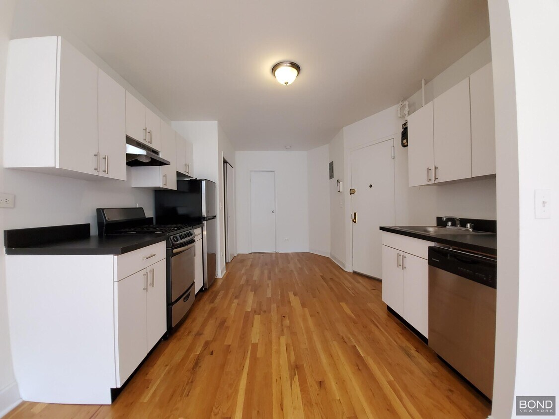 Building Photo - 226 E 89th St