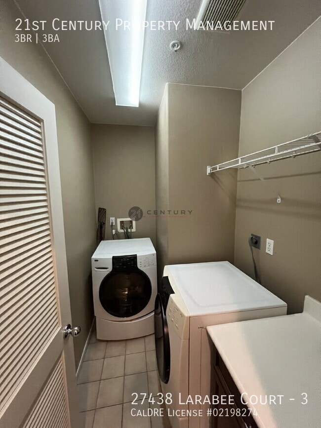 Foto del edificio - 27438 Larabee Ct