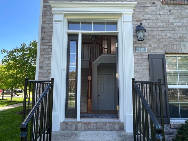 Building Photo - 242 Straughn Ln