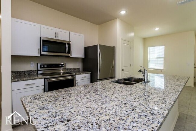 Building Photo - 35480 W San Capistrano Ave