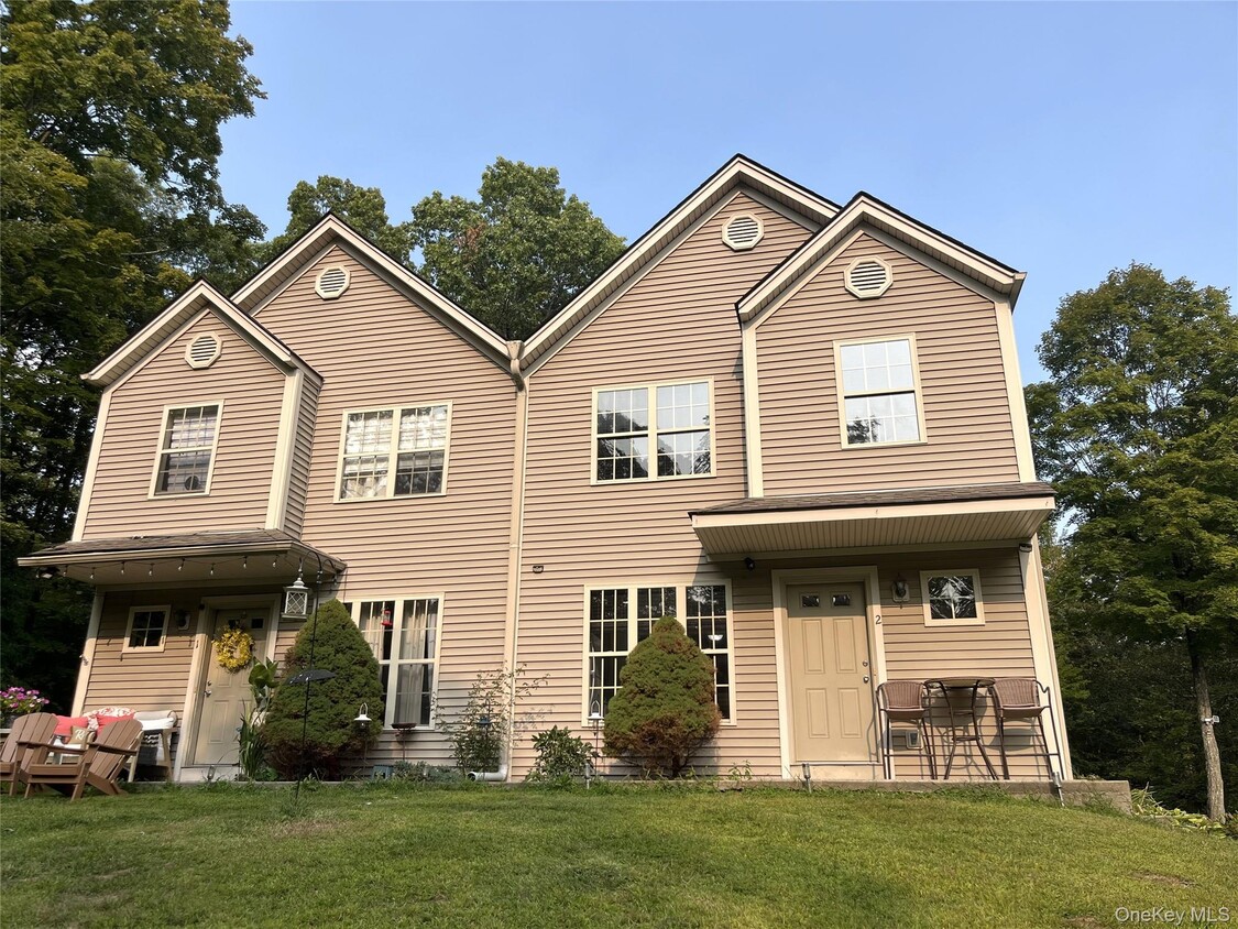 Primary Photo - 215 Rabbit Run Rd