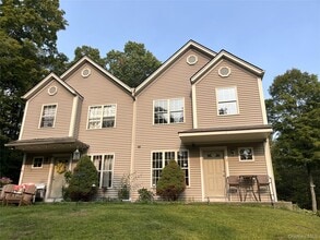 Building Photo - 215 Rabbit Run Rd