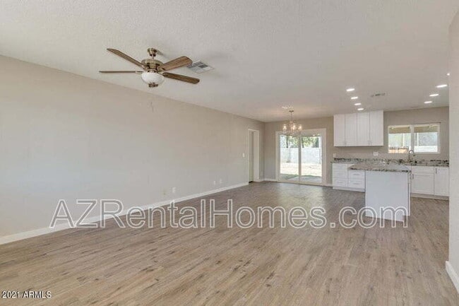 Building Photo - 1112 W Dragoon Ave
