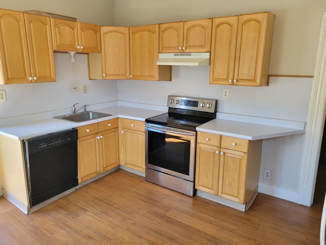 Kitchen - 32 South Blvd