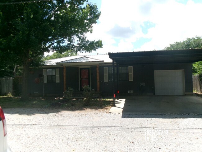 Foto del edificio - 409 1/2 NW pecan Avenue