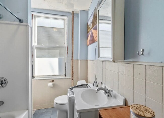 Building Photo - 64 Elm St