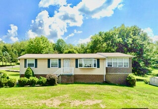 Building Photo - 20 Hazlett Ln