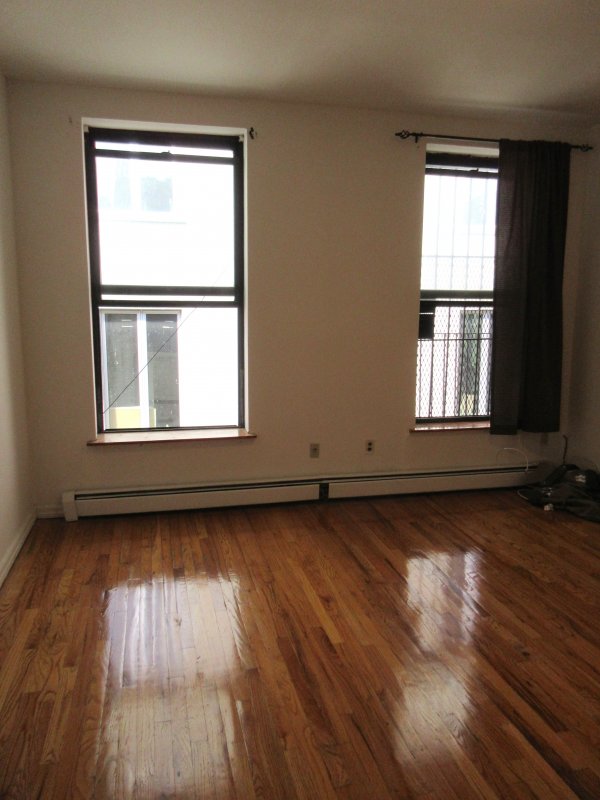 Foto del edificio - 551 Manhattan Ave