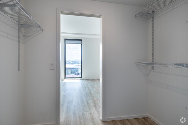 1BD, 1BA - 800-1,139SF - The Beacon Cleveland