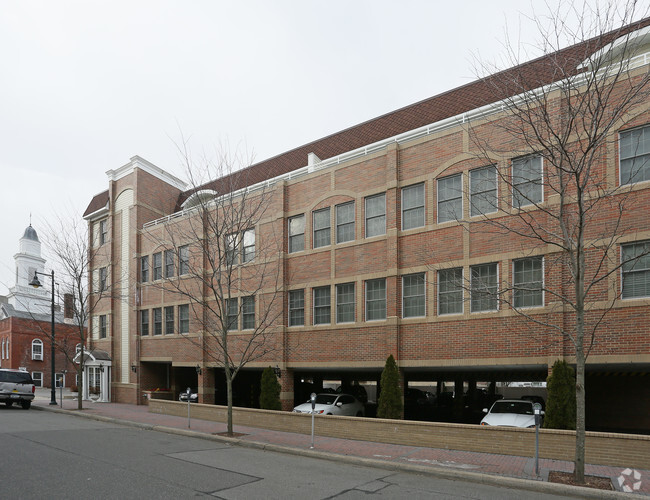 Building Photo - 141-147 Main St