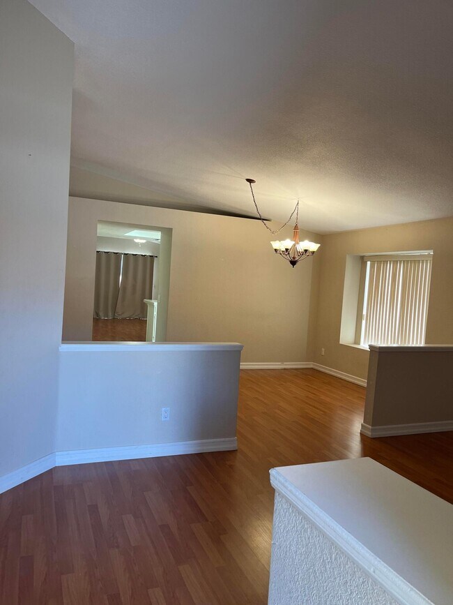 Building Photo - 54370 Avenida Herrera