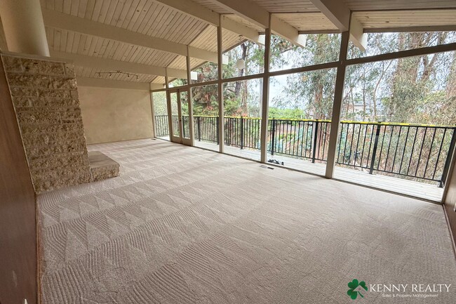 Foto del edificio - Spacious 4 Bedroom Home in San Mateo Hills...