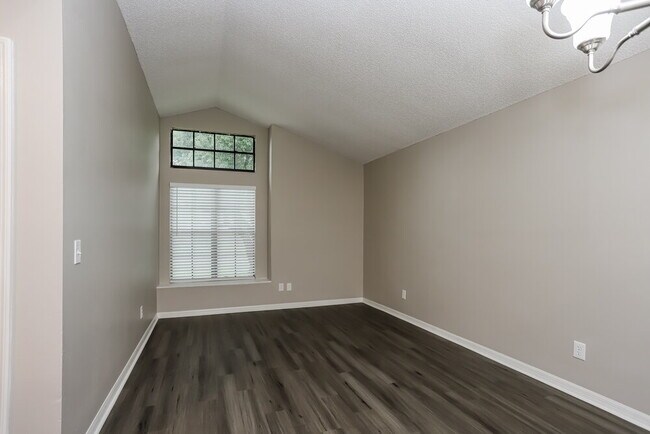 Foto del edificio - 12832 Dunhill Dr