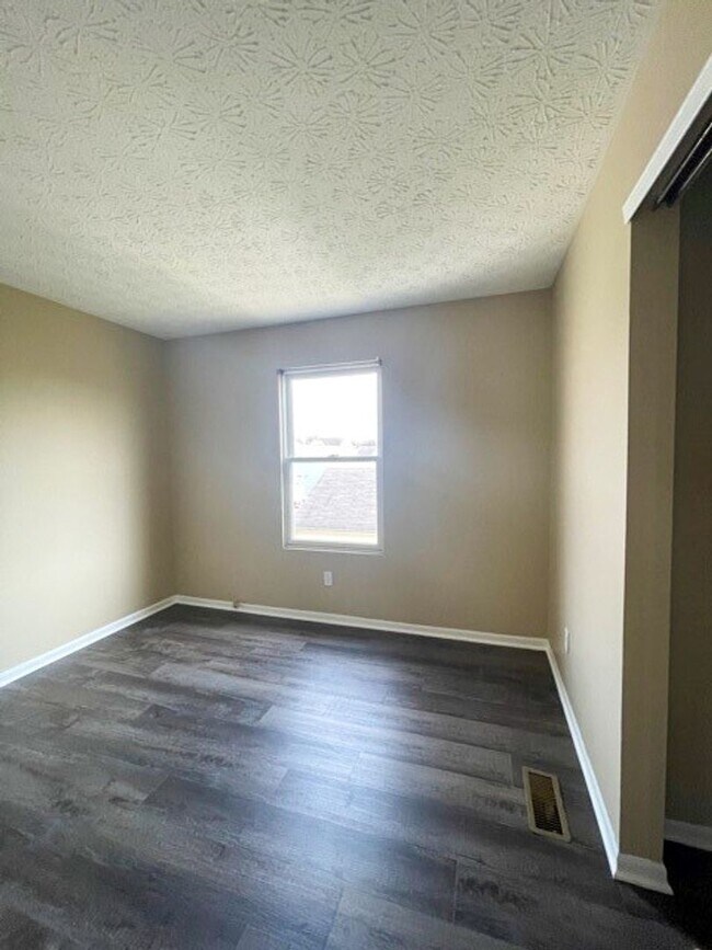 Building Photo - Move-In Ready 3BR Home in Columbus with 2 Car Garage & Stylish Upgrades