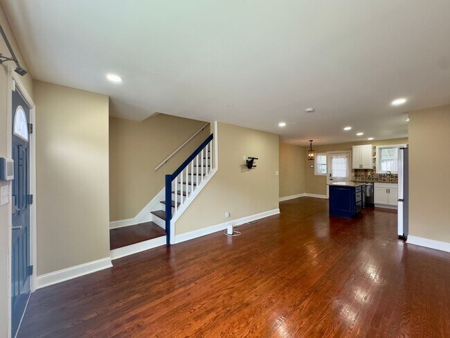 Foto del edificio - Charming 3 Bedroom/2 Bathroom Apartment in...