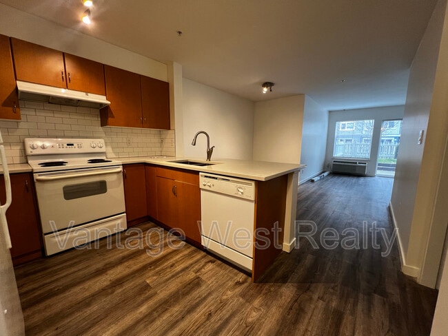 Building Photo - 555-555 Yates Rd