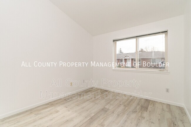 Foto del edificio - 4390 Laguna Pl