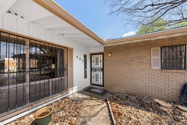 Foto del edificio - 303 Marquis Ln