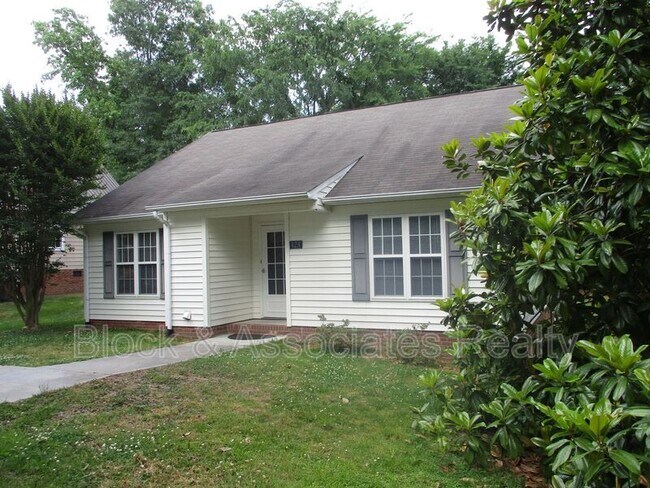 Foto del edificio - 428 Shadybrook Rd