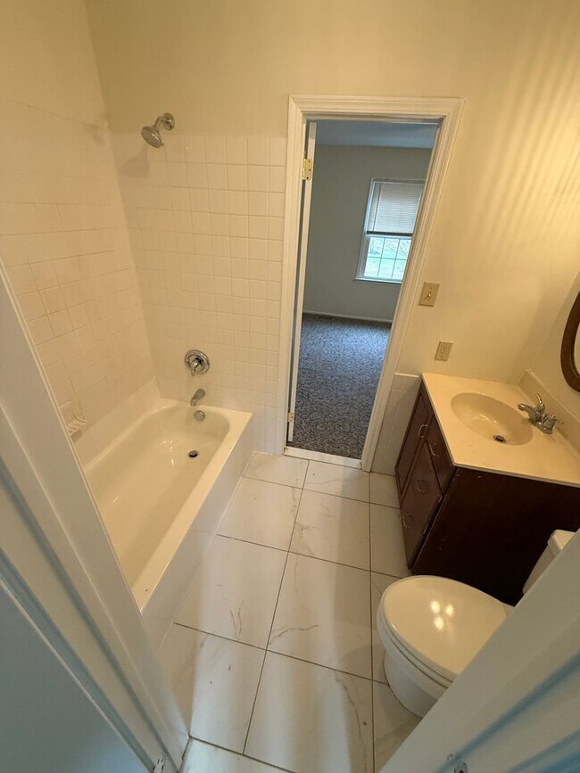 Building Photo - 2 Bd / 1.5 Bth Townhouse in Doylestown Borough located in Sandy Ridge Acres