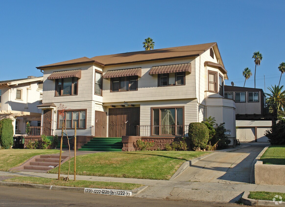 Building Photo - 1220 3rd Ave