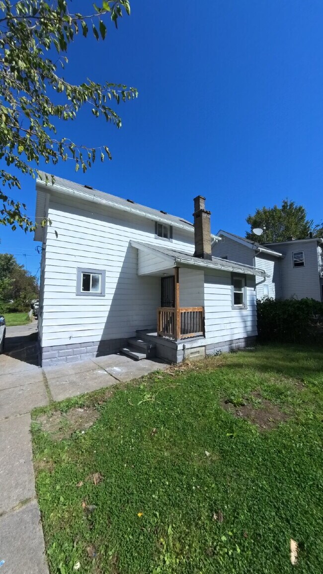 Foto del edificio - 9906 Nelson Ave
