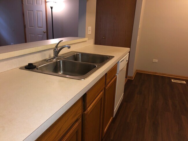 Building Photo - 2871 Stonewater Dr