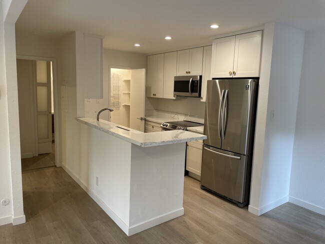 Building Photo - 143 Piccadilly Place, Unit A