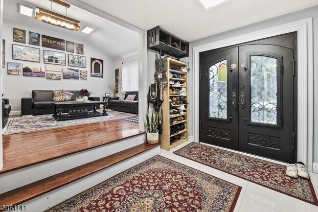 Foto del edificio - 231 Starmond Ave