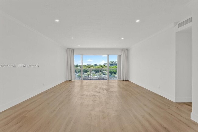 Foto del edificio - 2451 Brickell Ave