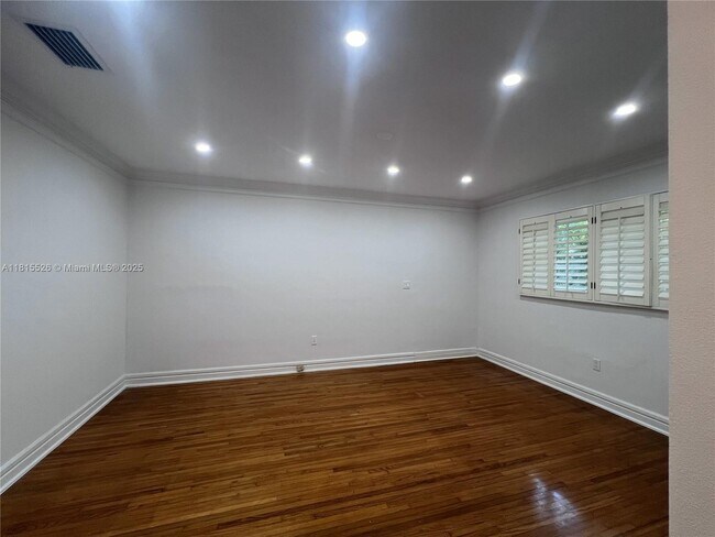 Building Photo - 1452 Urbino Ave