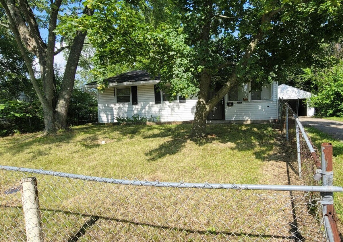 Foto principal - Charming 3-Bedroom Home with Modern Amenities