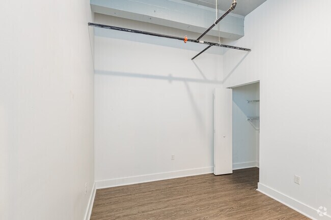 2BR 1,5 BA - 850SF - Dormitorio - 1st Avenue Lofts