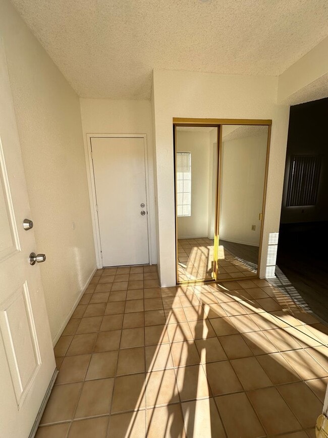 Building Photo - East Palmdale Home in Gated Community