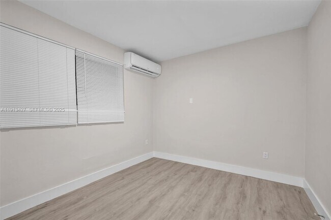 Building Photo - 3030 NW 16th St