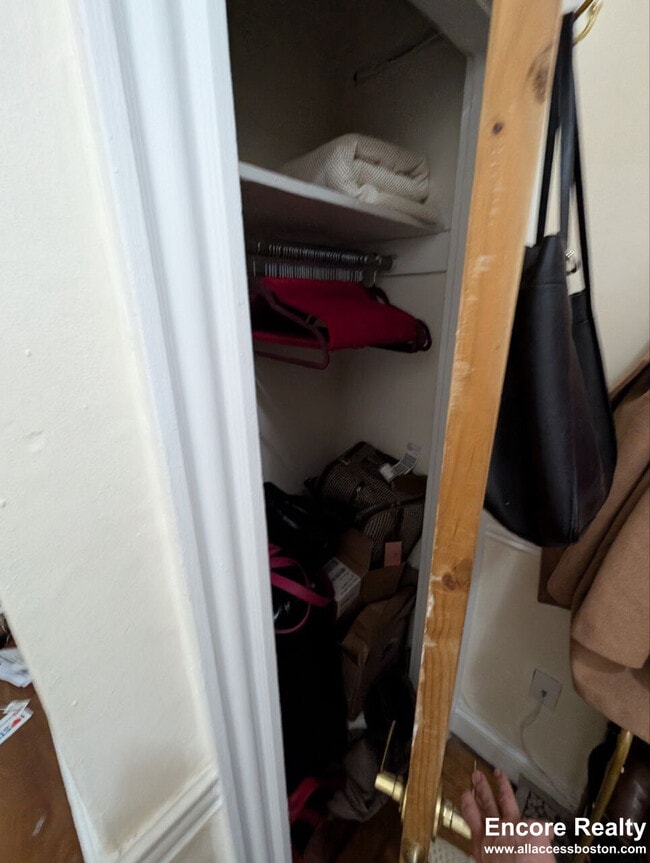 Building Photo - 364 Riverway