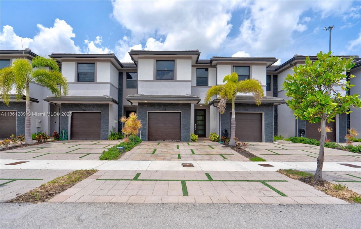 Foto principal - 15826 NW 91st Ave