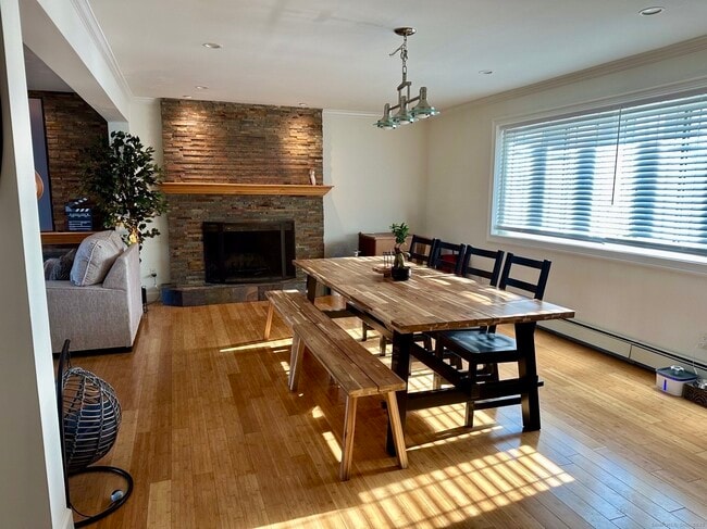 Building Photo - 72 Carson Ave