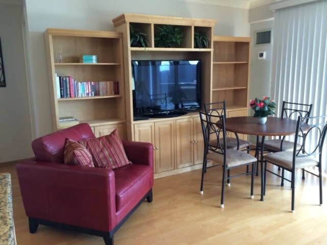 TV - Living room - 2410 Kuhio Ave