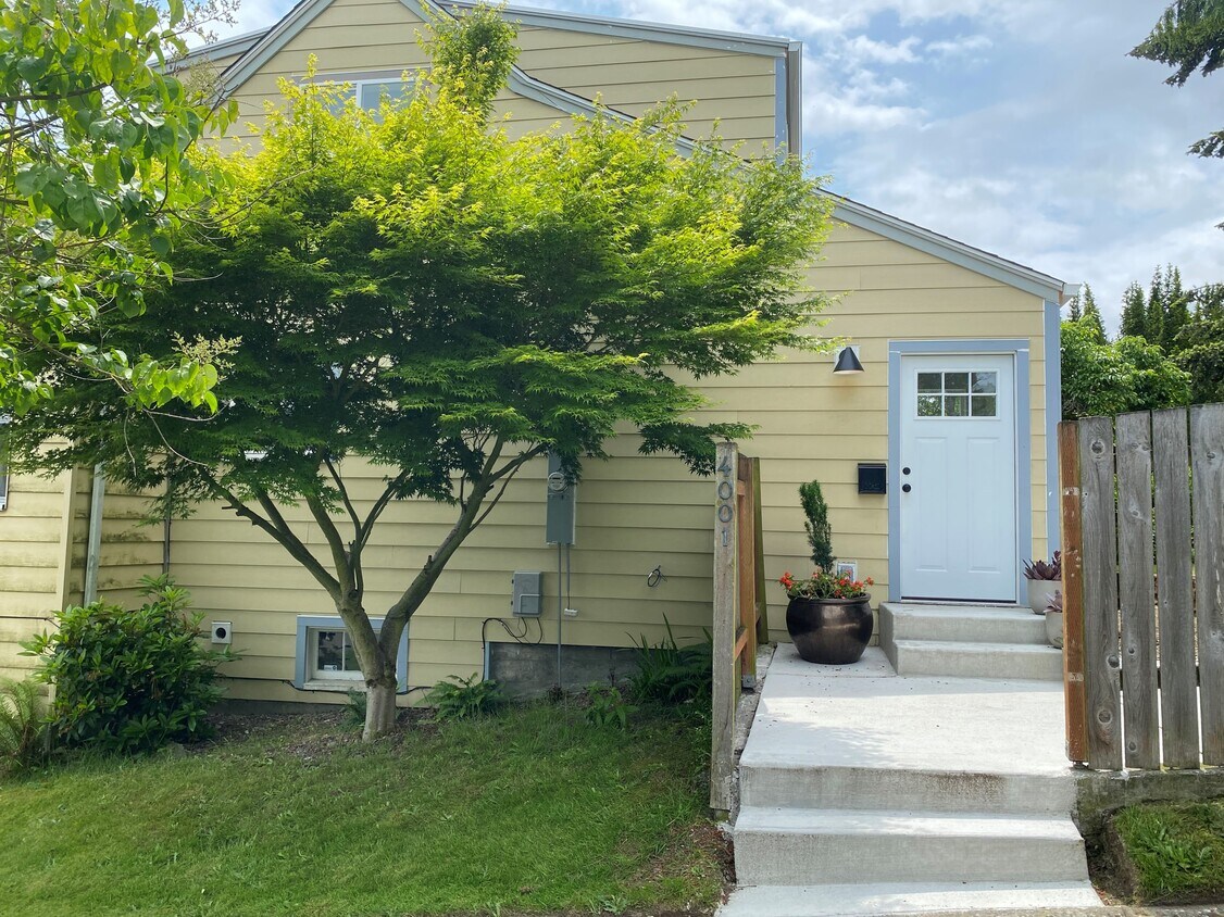 Foto principal - 4001 34th Ave SW