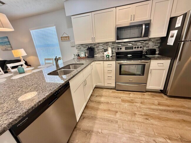 Foto del edificio - 619 Waterway Village Blvd