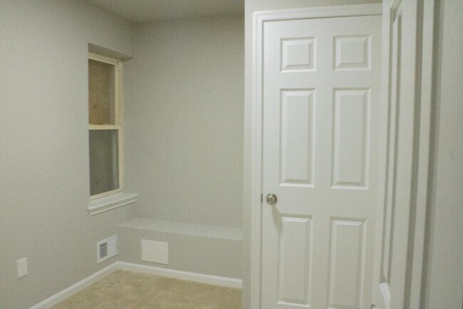 Foto del edificio - 501 N Patterson Park Ave