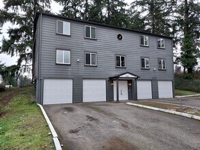 Building Photo - 1801 Woodland Glen Dr S