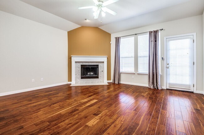 Foto del edificio - WANTED: 4 bed/2 bath House in East Plano