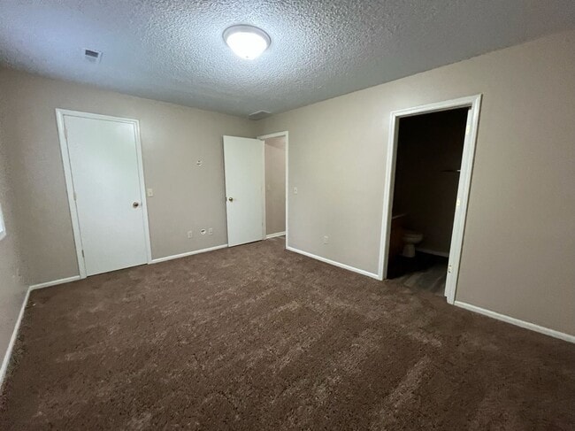 Building Photo - 5510 Columbine Ln