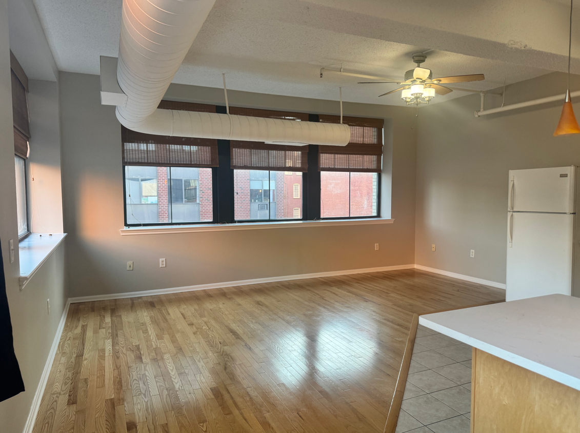 Building Photo - DOWNTOWN CONDO FOR LEASE