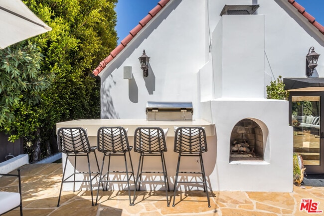 Foto del edificio - 8149 Mannix Dr