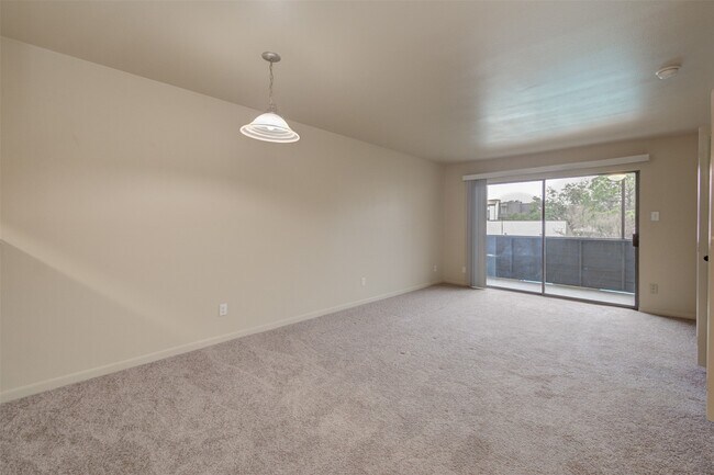 Foto del edificio - 3045 Walnut Bend Ln