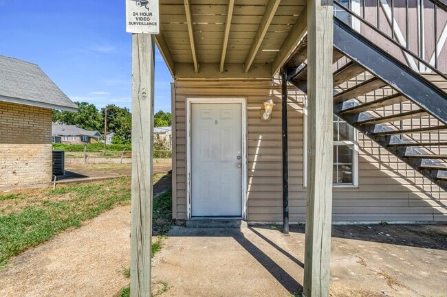 Building Photo - 1025 6th Ave N